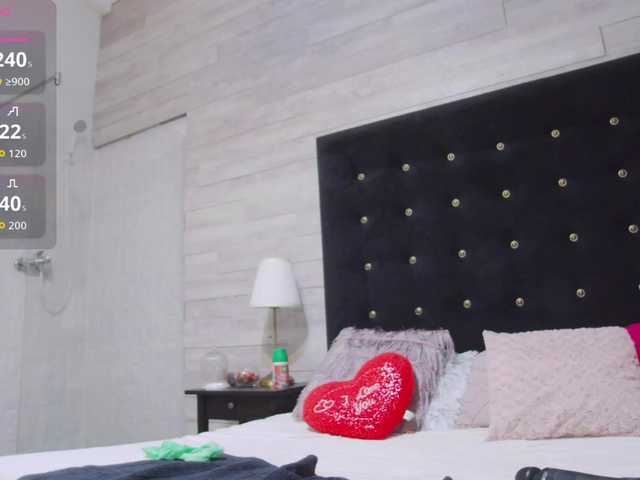 Ella-Lizzie live cam on BongaCams