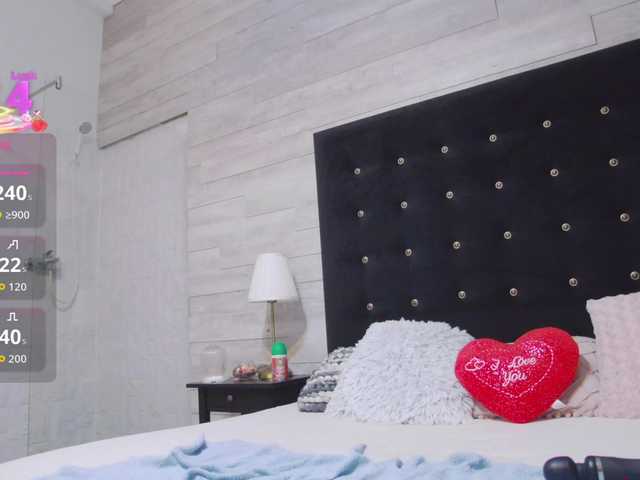 Ella-Lizzie live cam on BongaCams