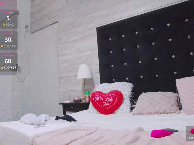 Ella-Lizzie live cam on BongaCams