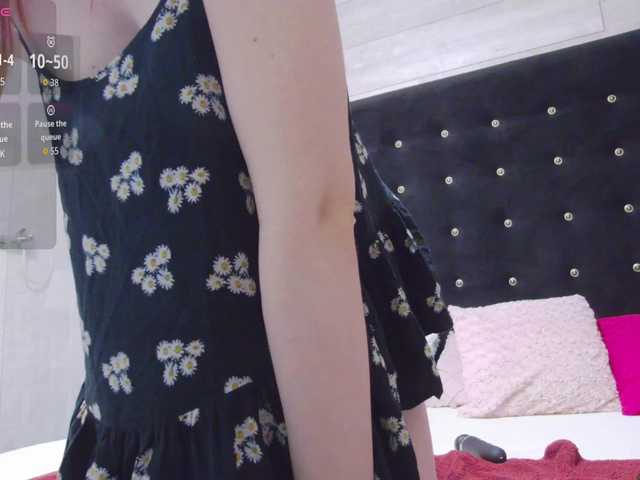 Ella-Lizzie live cam on BongaCams