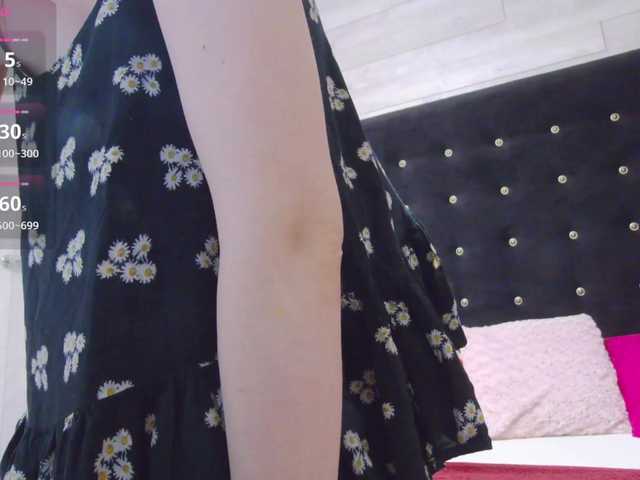 Ella-Lizzie live cam on BongaCams