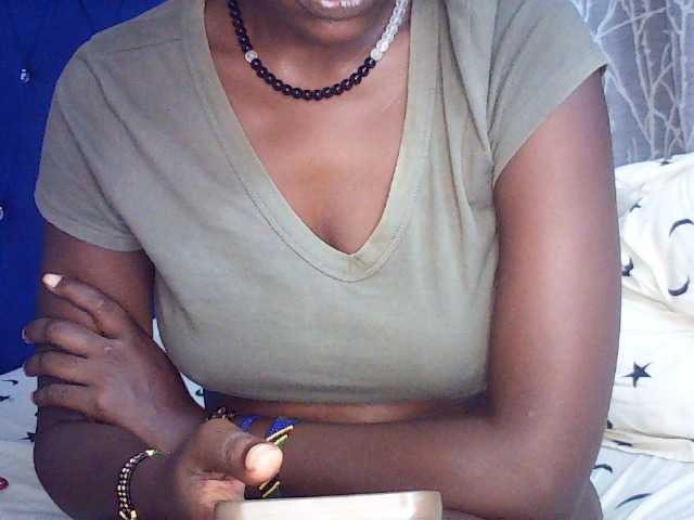 le modèle Prettygurl est en webcam porno dans un show sur le site bongacams, il possède les tags suivants: Ebony,Brunette,Shaved