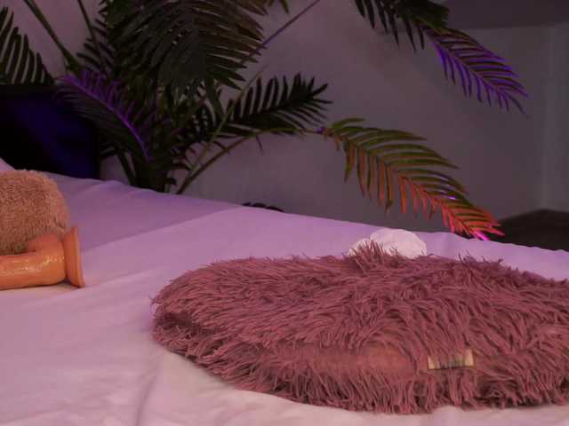 tendersin live sex show