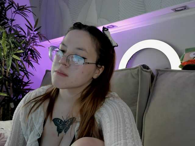 le modèle Krysa-dapp est en webcam porno dans un show sur le site bongacams, il possède les tags suivants: White/Caucasian,Brunette,Trimmed