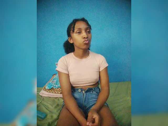 Annais19's BongaCams show and profile