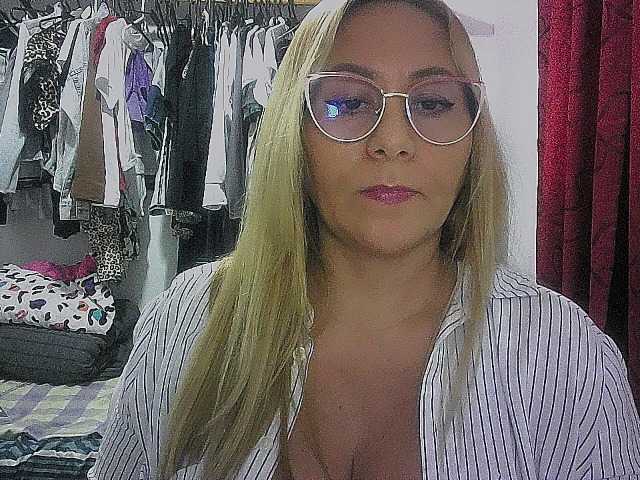 Mariana0x live cam on BongaCams