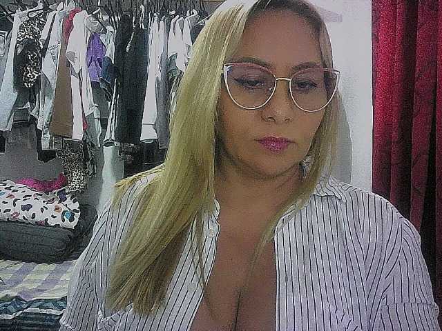 Mariana0x live cam on BongaCams