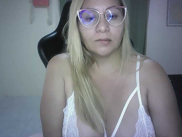 Mariana0x live cam on BongaCams
