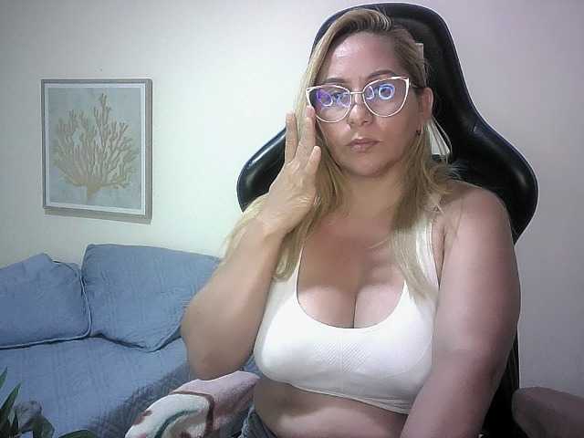 Mariana0x live cam on BongaCams