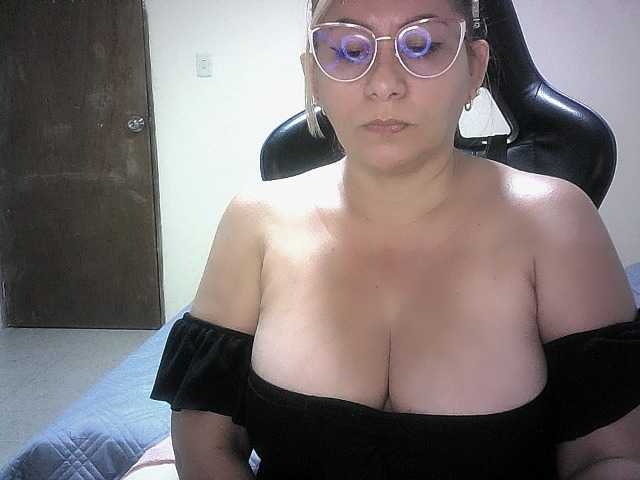 Mariana0x live cam on BongaCams