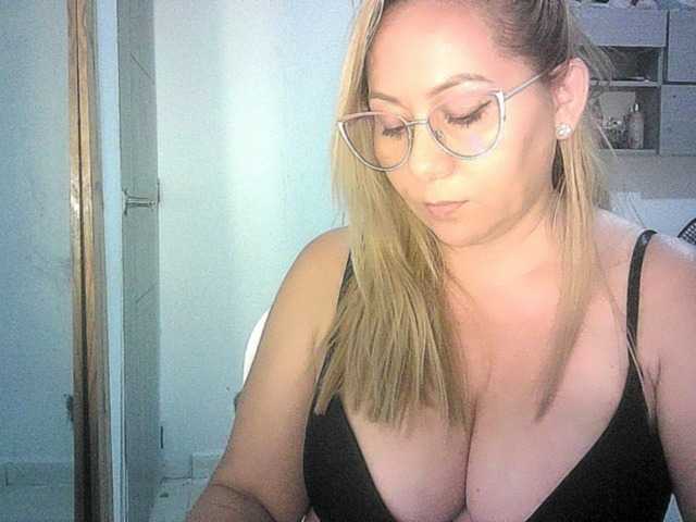 Mariana0x live cam on BongaCams