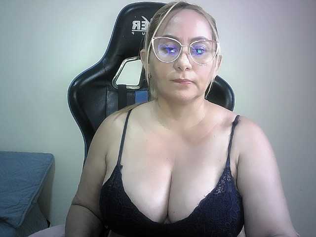 Mariana0x live cam on BongaCams