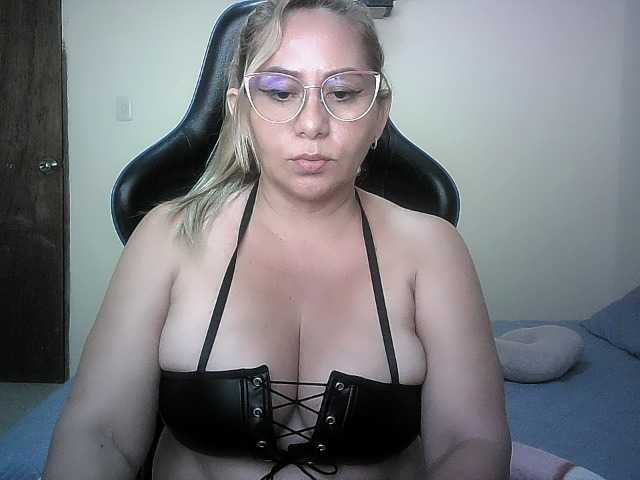 Mariana0x live cam on BongaCams