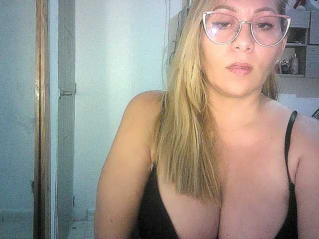 Mariana0x live cam on BongaCams