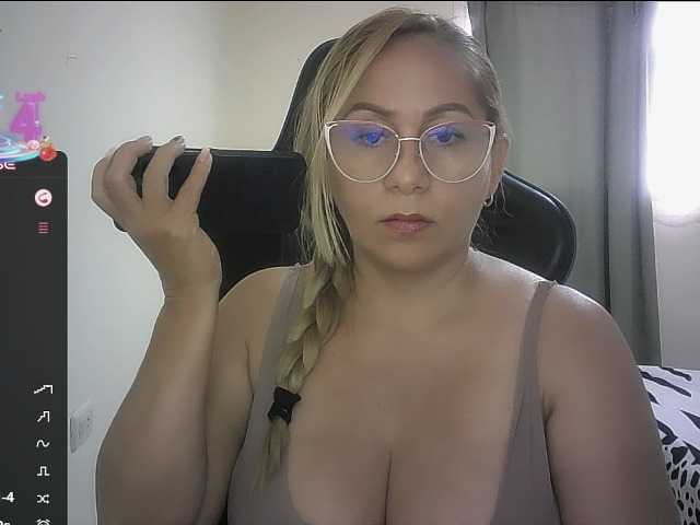 Mariana0x live cam on BongaCams