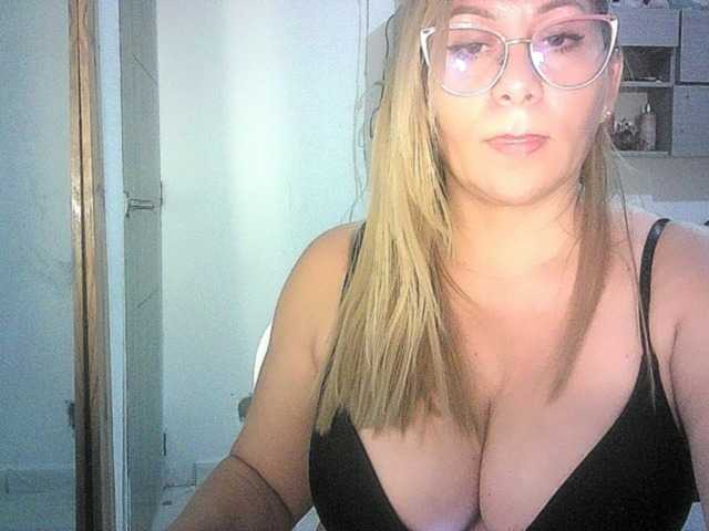 Mariana0x live cam on BongaCams