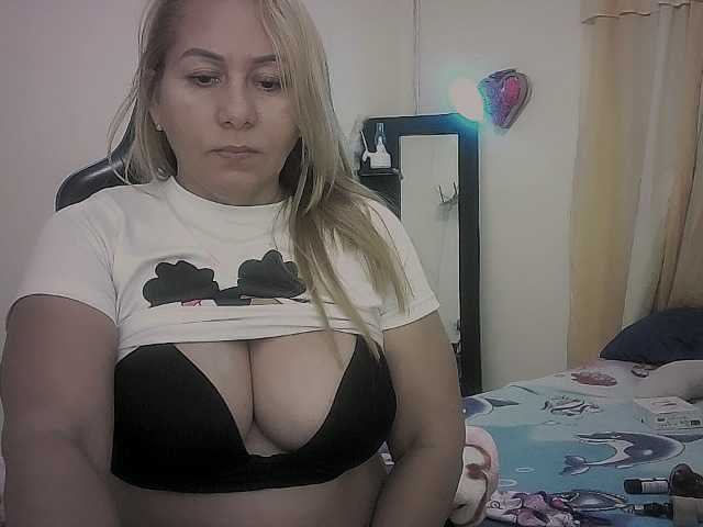Mariana0x live cam on BongaCams