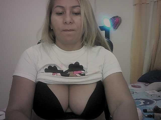 Mariana0x live cam on BongaCams