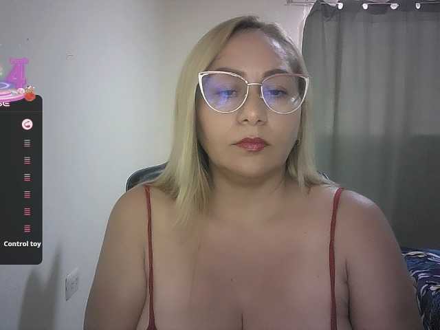 Mariana0x live cam on BongaCams