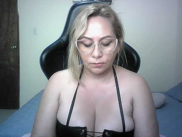 Mariana0x live cam on BongaCams