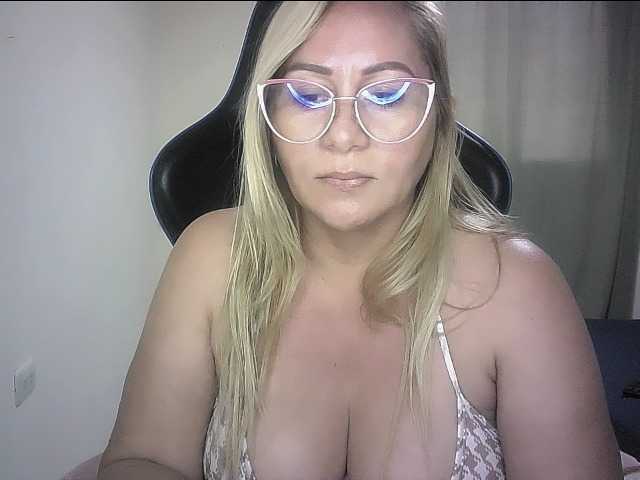 Mariana0x live cam on BongaCams