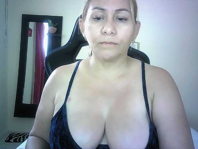 Mariana0x live cam on BongaCams