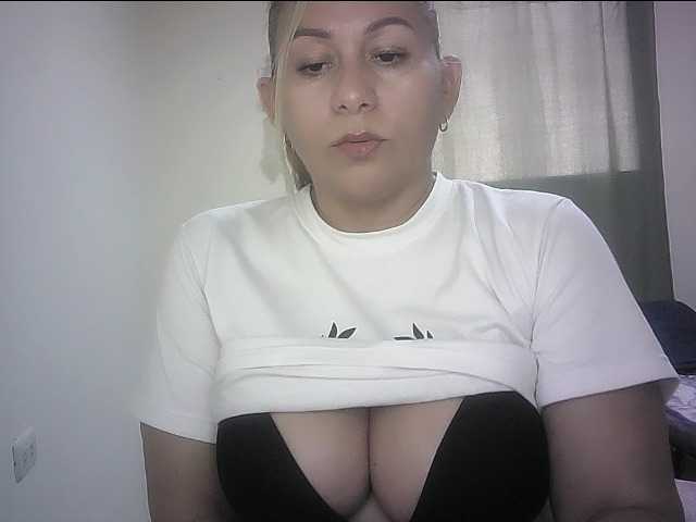Mariana0x live cam on BongaCams