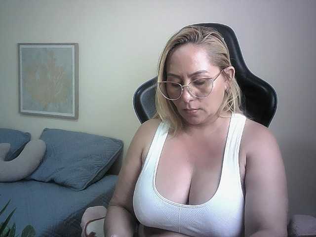 Mariana0x live cam on BongaCams