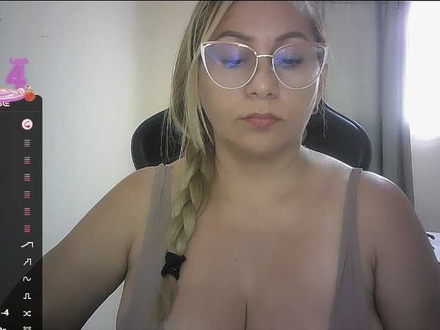 Mariana0x live cam on BongaCams