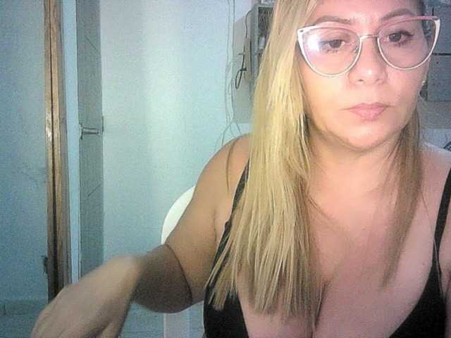 Mariana0x live cam on BongaCams