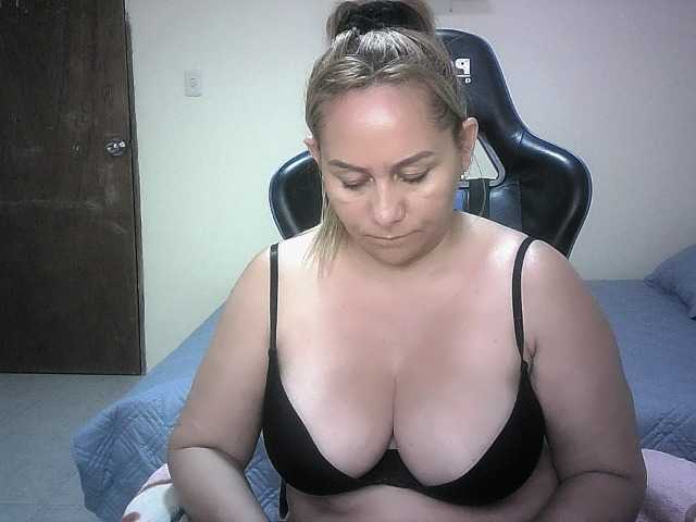 Mariana0x live cam on BongaCams