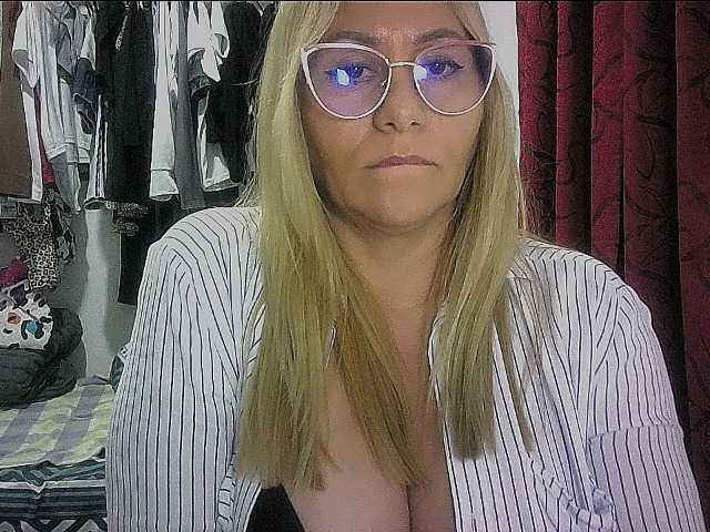 Mariana0x live cam on BongaCams