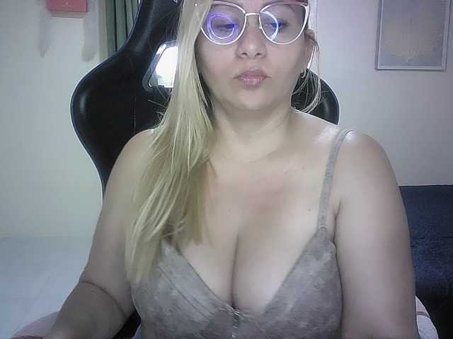 Mariana0x — live female cam