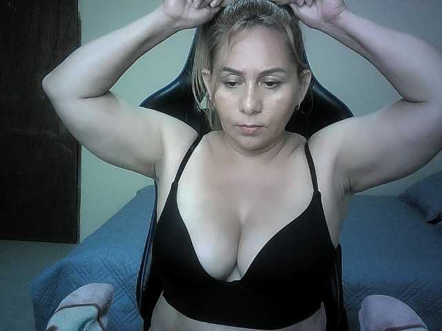 Mariana0x live cam on BongaCams