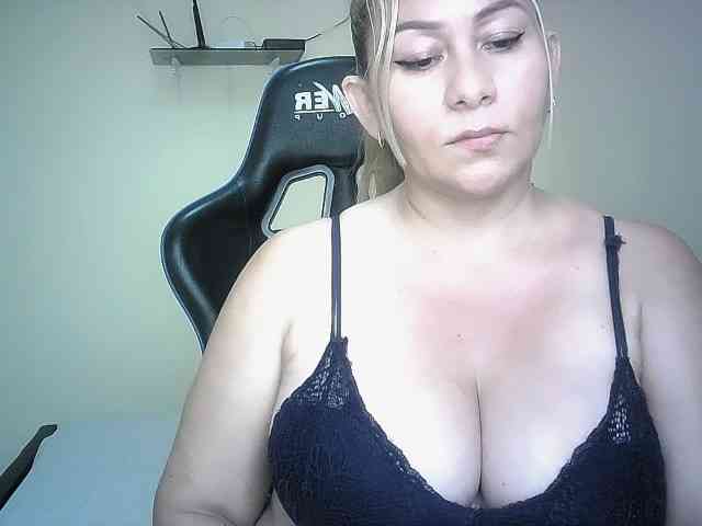 Mariana0x Live Webcam on BongaCams