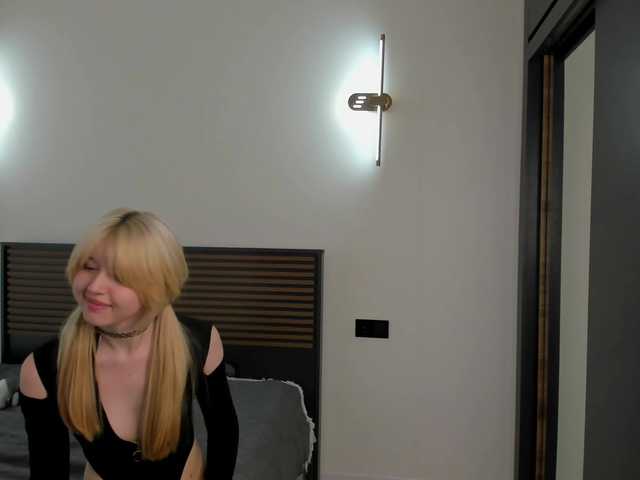 LucyStars live cam