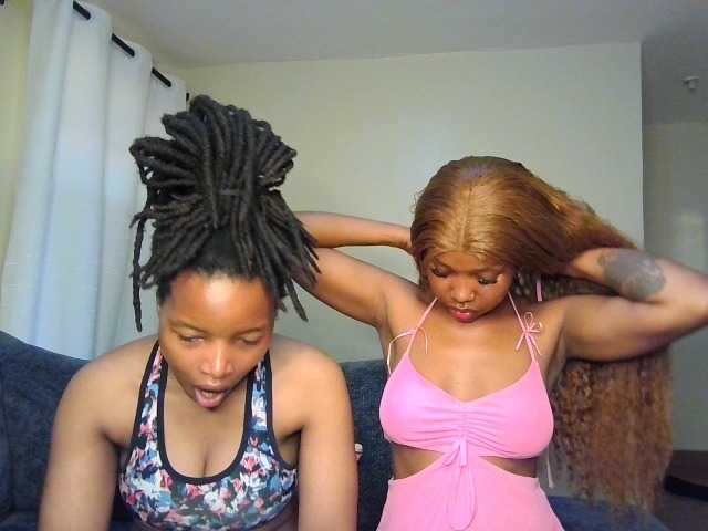 le modèle Nafartariee est en webcam porno dans un show sur le site bongacams, il possède les tags suivants: Ebony,Brunette,Hairy