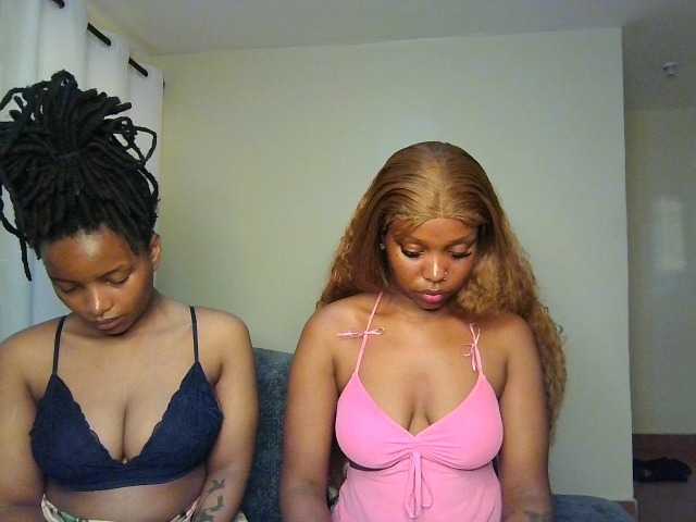 le modèle Nafartariee est en webcam porno dans un show sur le site bongacams, il possède les tags suivants: Ebony,Brunette,Hairy