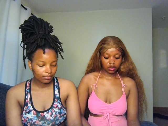 le modèle Nafartariee est en webcam porno dans un show sur le site bongacams, il possède les tags suivants: Ebony,Brunette,Hairy
