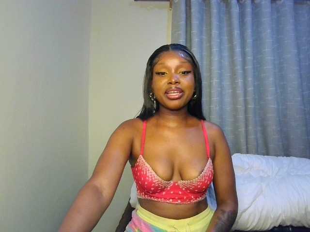 le modèle Nafartariee est en webcam porno dans un show sur le site bongacams, il possède les tags suivants: Ebony,Brunette,Hairy