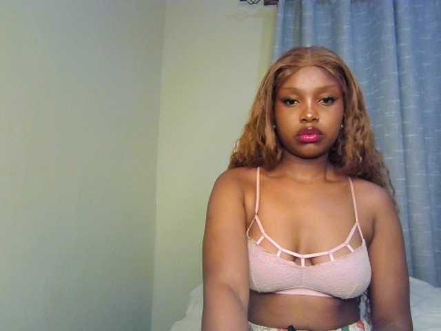 Nafartariee live cam on BongaCams
