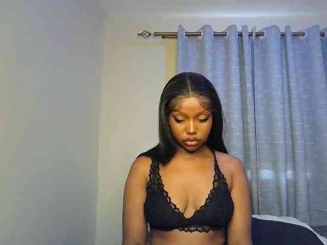 Nafartariee's cam show statistics and live stream