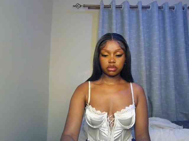 Nafartariee's cam show statistics and live stream