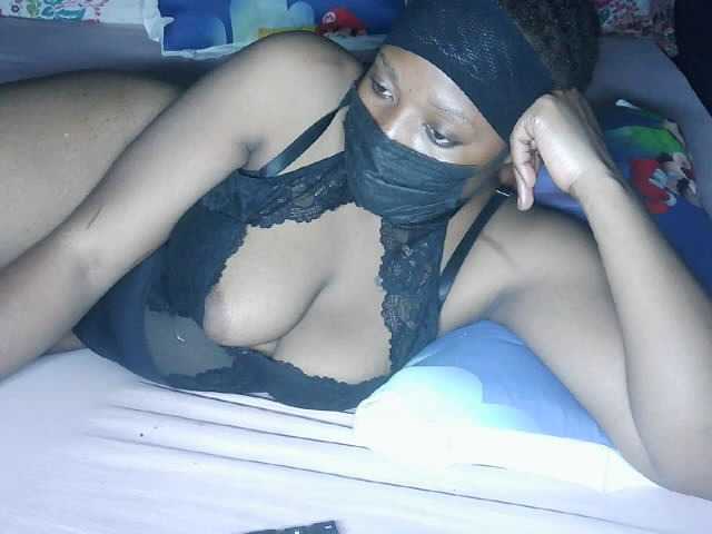 Queenmama live cam on BongaCams