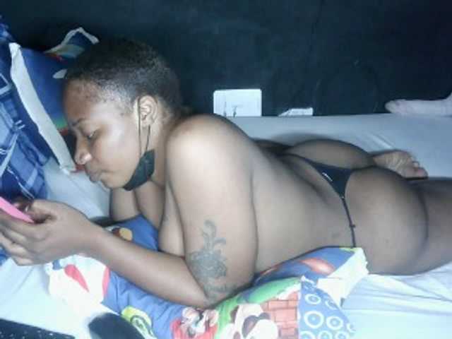 Queenmama live cam on BongaCams