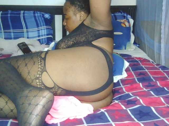 Chat with Queenmama live cam