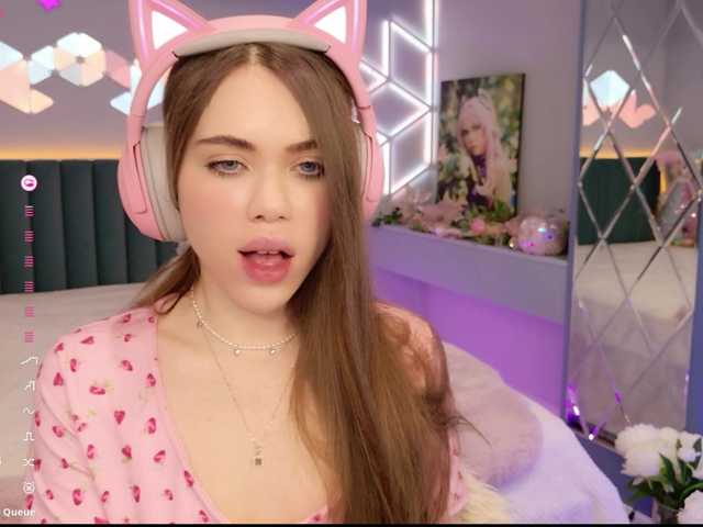 MimiForce's BongaCams show and profile