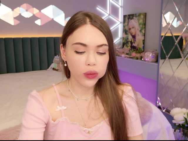 MimiForce's BongaCams show and profile