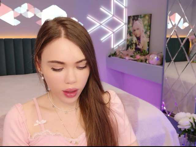 MimiForce's BongaCams show and profile