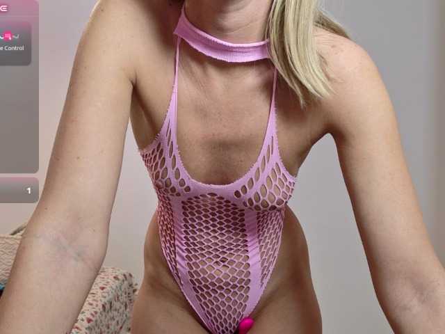 Roxanequinn live cam on BongaCams